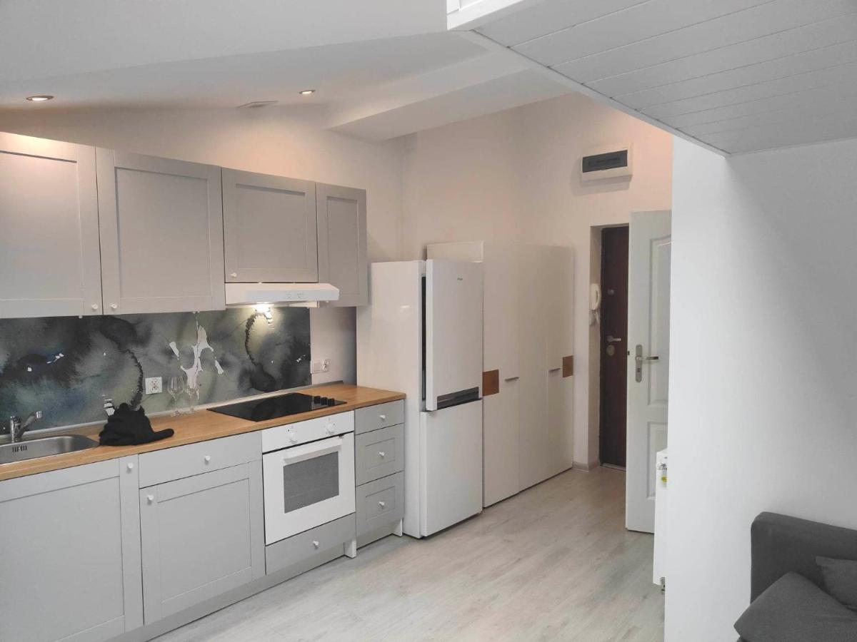 Apartment 40 *